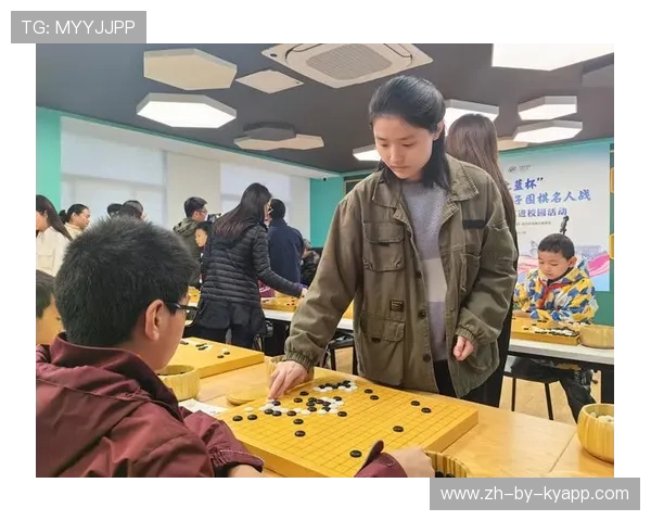 围棋国手走进宝安区孝德学校，与中小学围棋爱好者进行指导棋对弈
